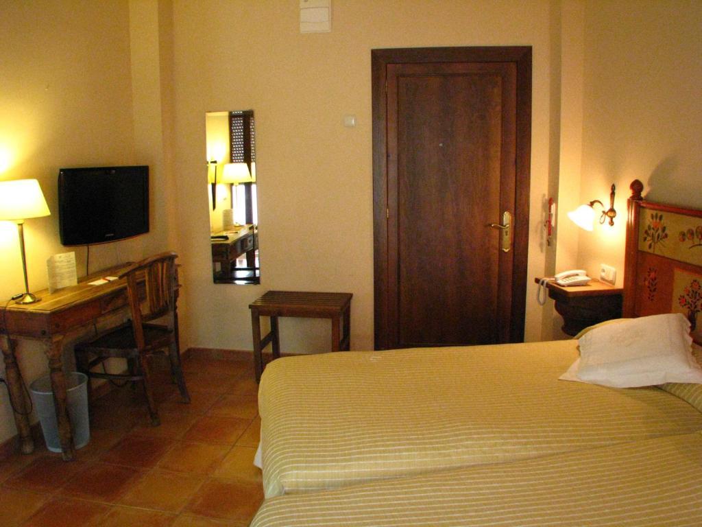 Hotel Don Carlos กาเซเรส ห้อง รูปภาพ