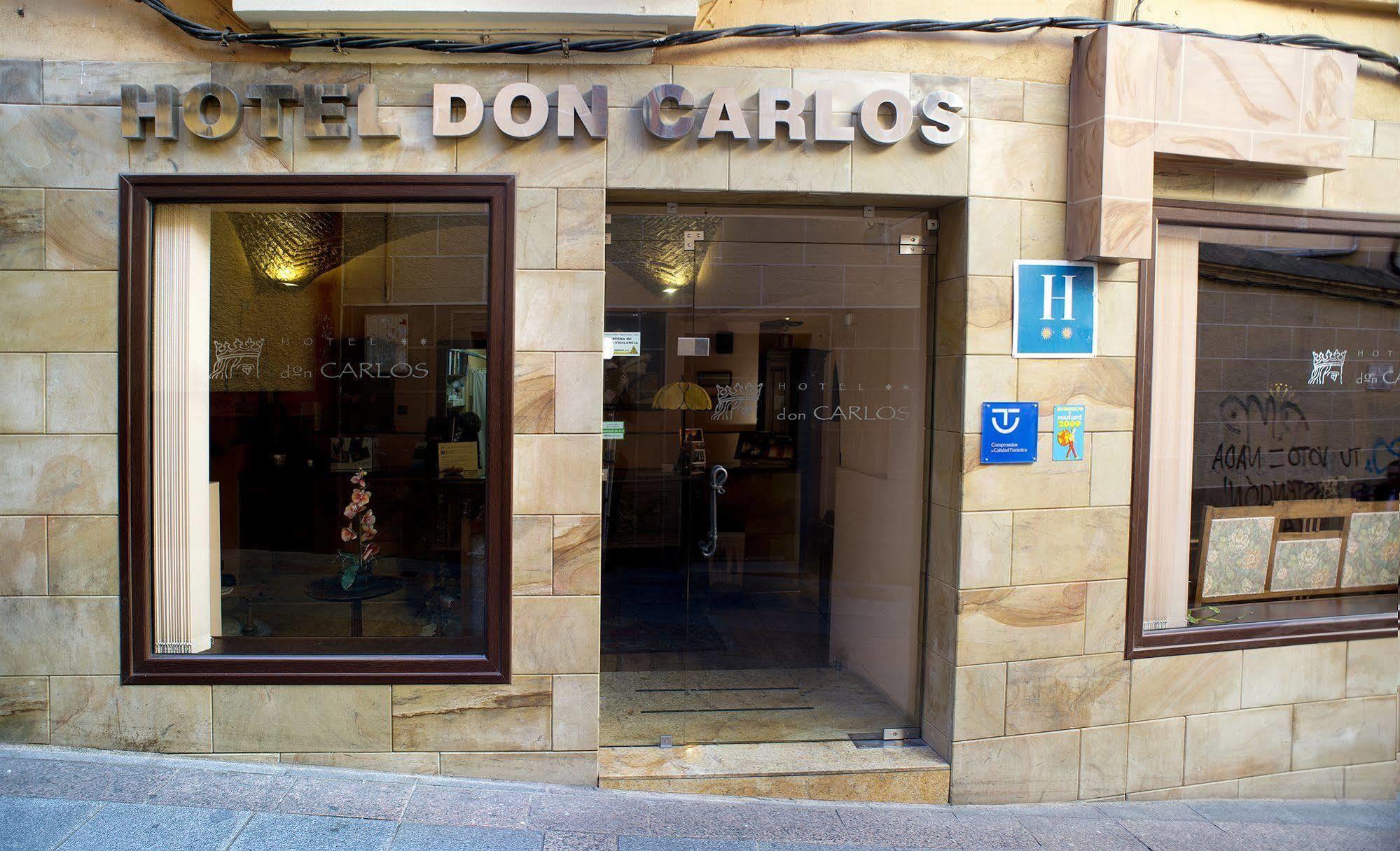 Hotel Don Carlos กาเซเรส ภายนอก รูปภาพ