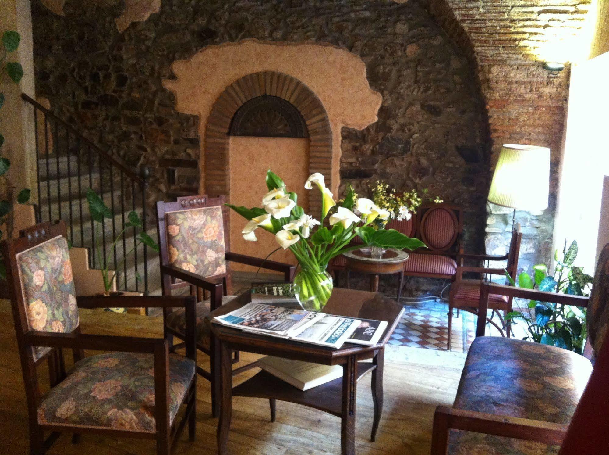 Hotel Don Carlos กาเซเรส ภายนอก รูปภาพ