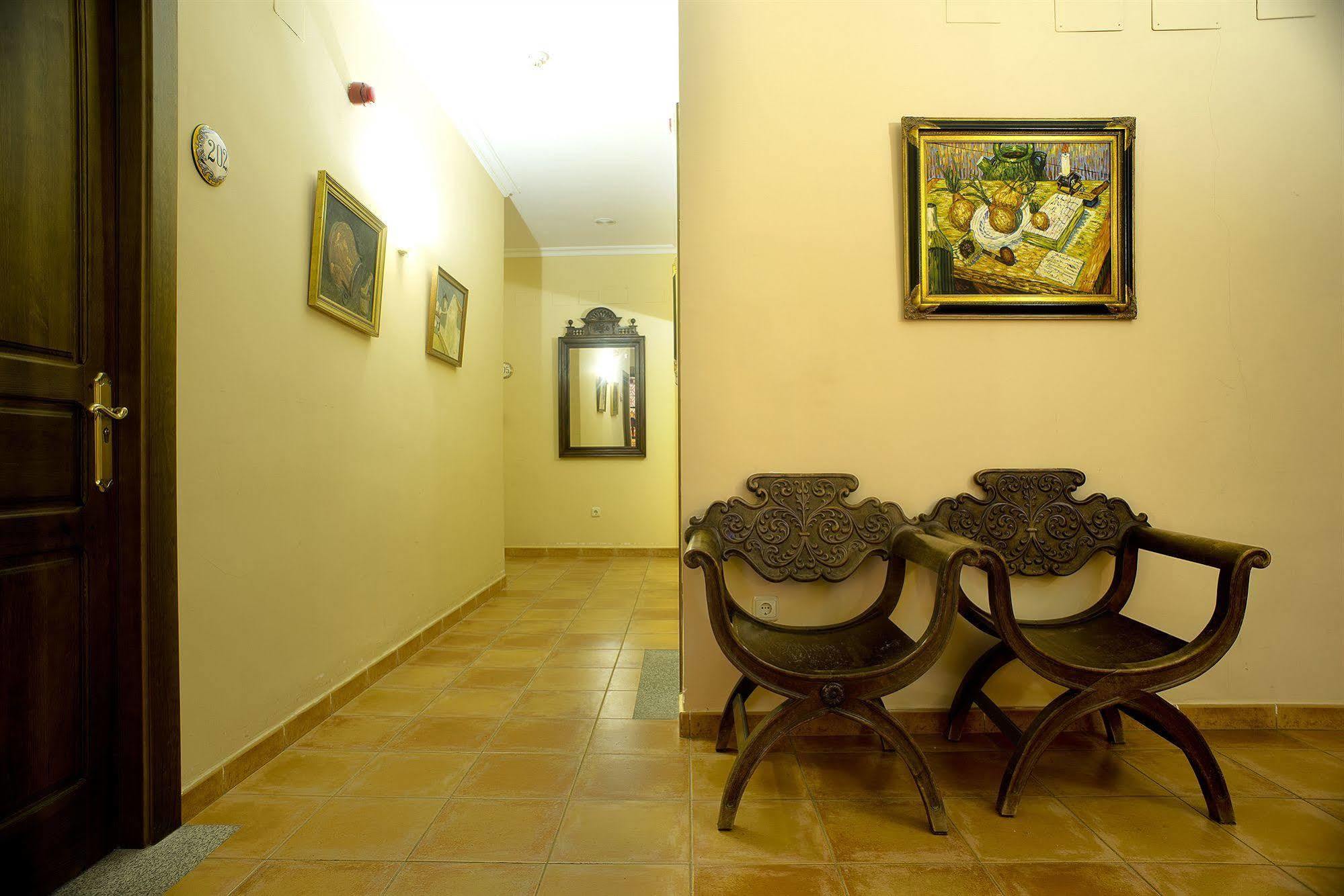 Hotel Don Carlos กาเซเรส ภายนอก รูปภาพ